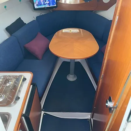 Vedette A Botel