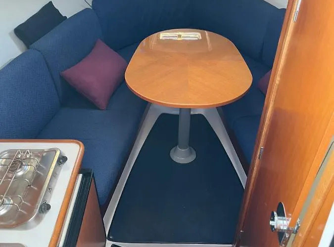 Vedette A ספינת מלון